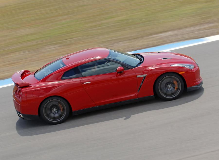  Nissan GT-R 2008 года  (фото 56 из 71)